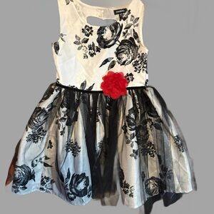 Zunie Elegant Black and White Ensemble